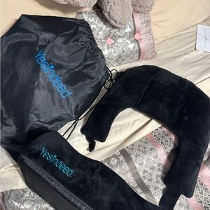 Yesindeed bbl pillow and back support comes with the bag!